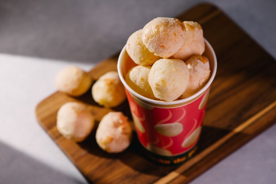 Ver filme comendo pão de queijo do rei do mate